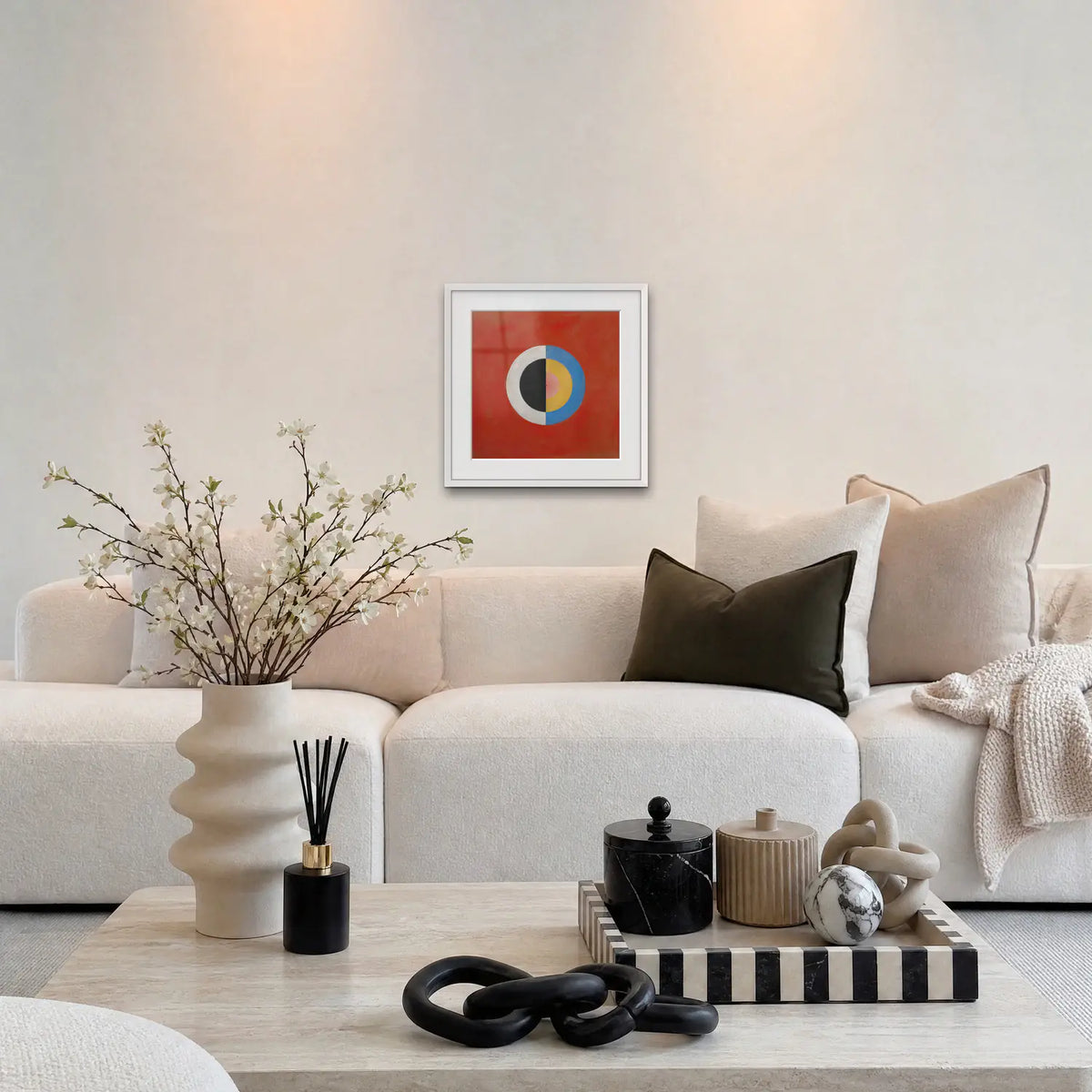 Il Cigno, n. 17 - Hilma af Klint, opera di Hilma af Klint: stampa con passepartout e cornice bianca 50x50cm appesa in soggiorno sopra il divano