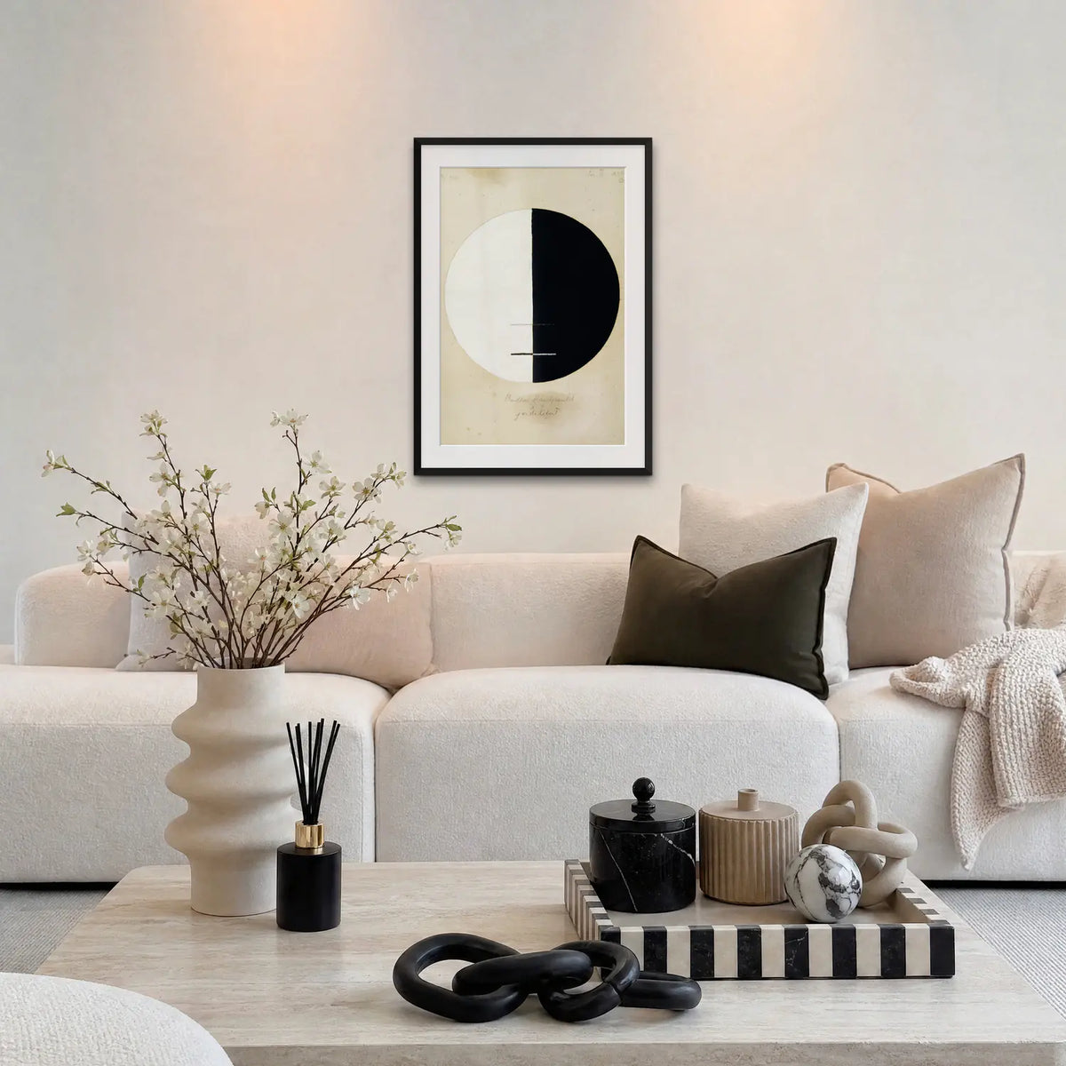 Il Punto di Vista del Buddha, n. 3 - Hilma af Klint, opera di Hilma af Klint: stampa con passepartout e cornice nera 60x85cm appesa in soggiorno sopra il divano