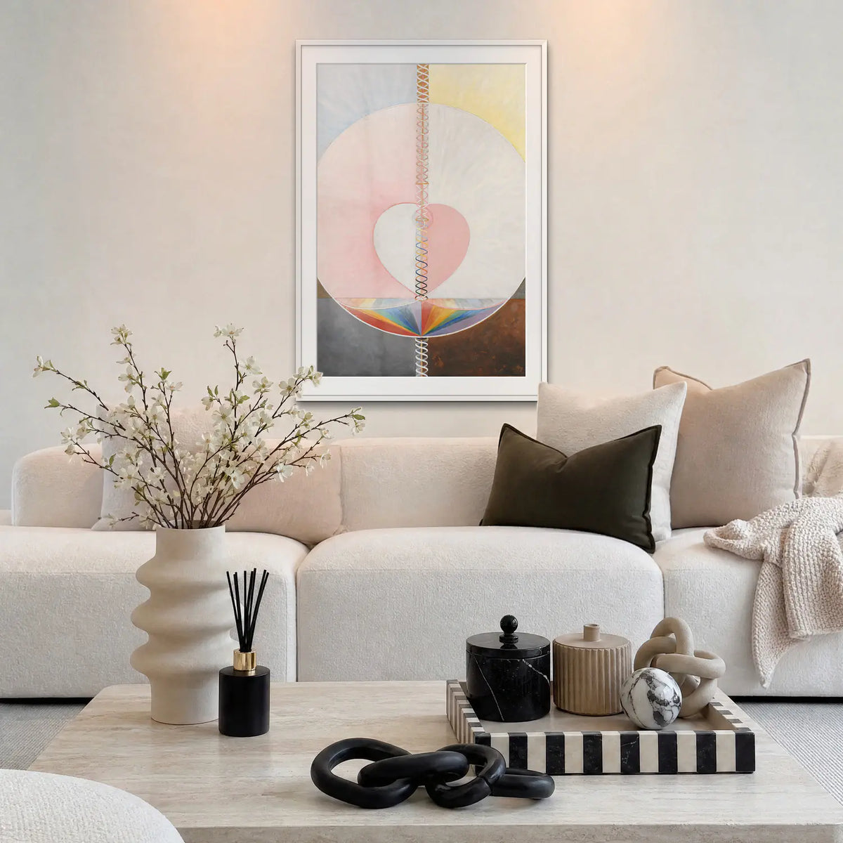 La Colomba, n. 1 - Hilma af Klint, opera di Hilma af Klint: stampa con passepartout e cornice bianca 80x115cm appesa in soggiorno sopra il divano