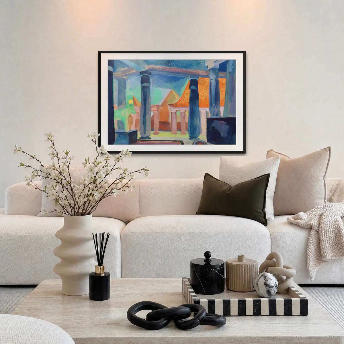 Scenografia per Cleopatra - Robert Delaunay, opera di Robert Delaunay: stampa con passepartout e cornice nera 115x80cm appesa in soggiorno sopra il divano