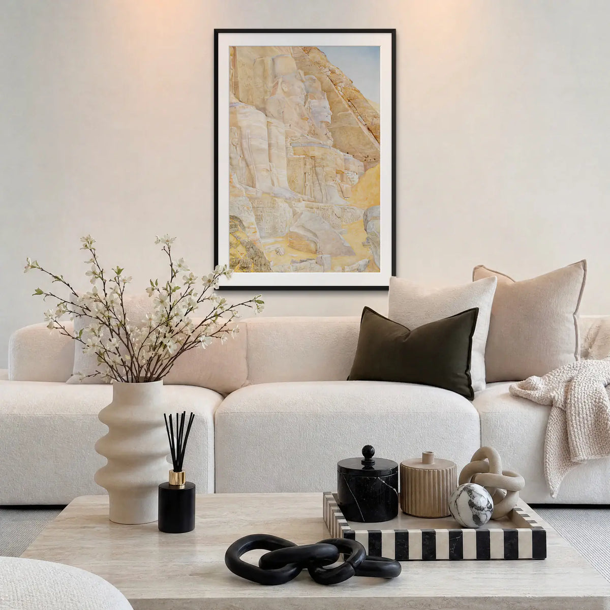 Tempio di Ramses II - Henry Roderick Newman, opera di Henry Roderick Newman: stampa con passepartout e cornice nera 80x115cm appesa in soggiorno sopra il divano