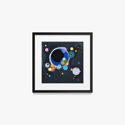 Alcuni Cerchi - Wassily Kandinsky, opera di Wassily Kandinsky (Astrattismo), stampa con passepartout e cornice nera, 40x40cm
