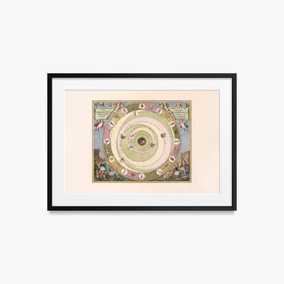 Carta Celeste raffigurante il Modello dell'Universo dell'Astronomo Greco Arato - Andreas Cellarius, opera di Andreas Cellarius (Cartografia), stampa con passepartout e cornice nera, 70x50cm