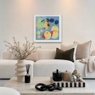 Frutti, Tav. 5 - Elena Pavlovna Gertik, opera di Elena Pavlovna Gertik: stampa con passepartout e cornice bianca 80x80cm appesa in soggiorno sopra il divano