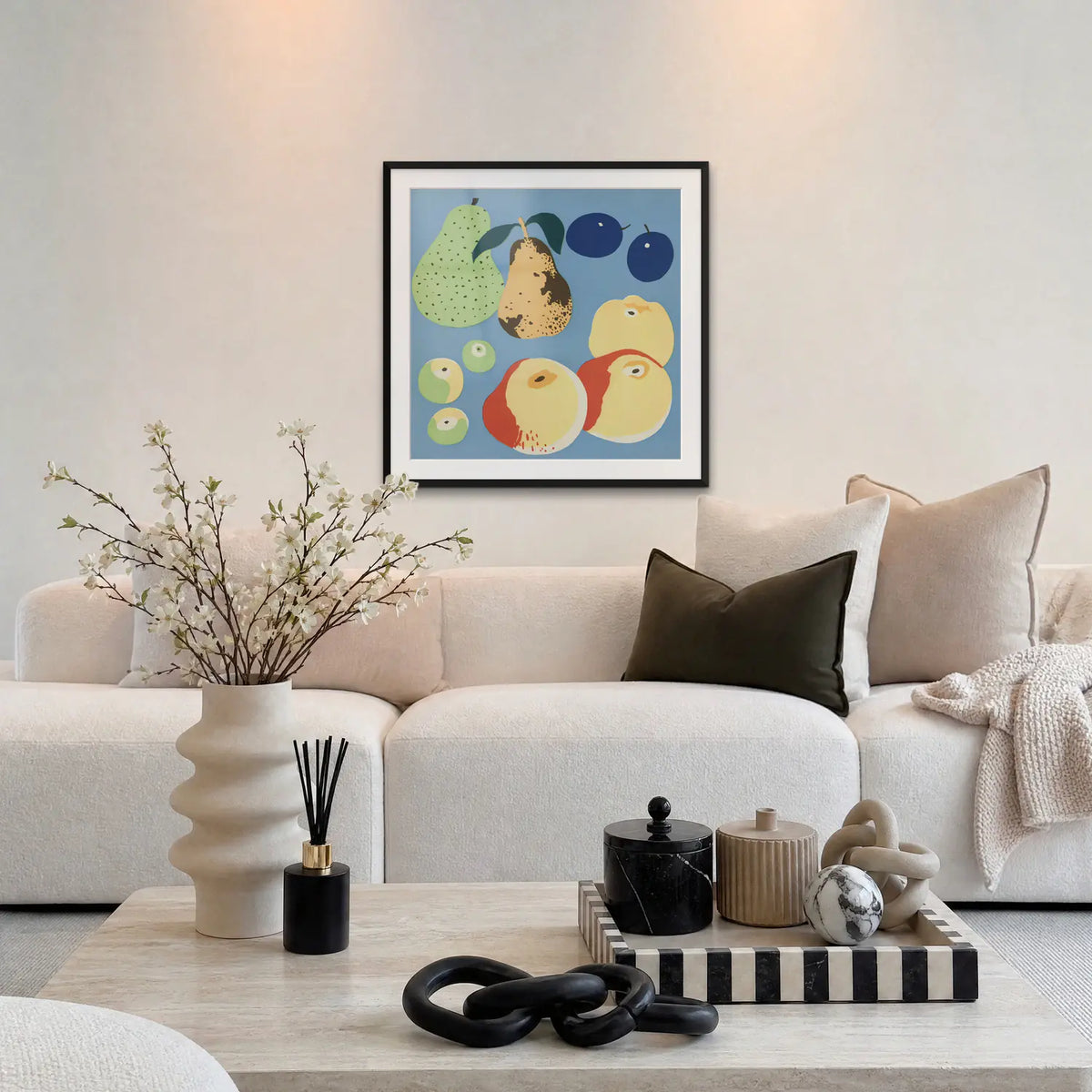 Frutti, Tav. 5 - Elena Pavlovna Gertik, opera di Elena Pavlovna Gertik: stampa con passepartout e cornice nera 80x80cm appesa in soggiorno sopra il divano