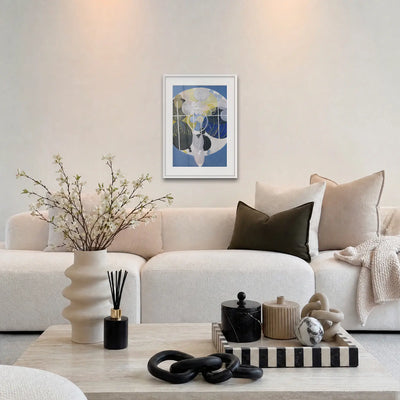 I Grandi Dipinti di Figure, n. 5 - Hilma af Klint, opera di Hilma af Klint: stampa con passepartout e cornice bianca 50x70cm appesa in soggiorno sopra il divano