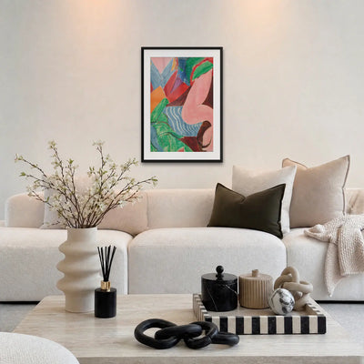 Il Braccio - Henri Matisse, opera di Henri Matisse: stampa con passepartout e cornice nera 60x85cm appesa in soggiorno sopra il divano