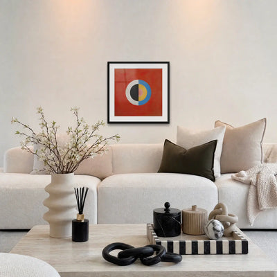 Il Cigno, n. 17 - Hilma af Klint, opera di Hilma af Klint: stampa con passepartout e cornice nera 60x60cm appesa in soggiorno sopra il divano