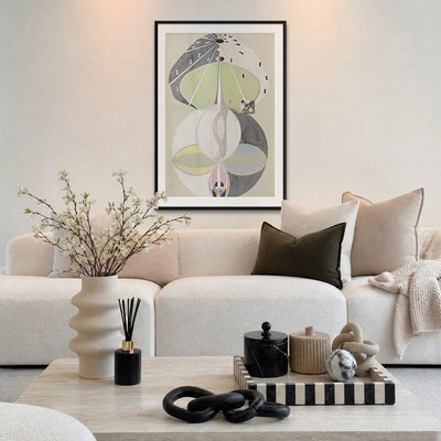 L'Albero della Conoscenza, n. 5 - Hilma af Klint, opera di Hilma af Klint: stampa con passepartout e cornice nera 80x115cm appesa in soggiorno sopra il divano
