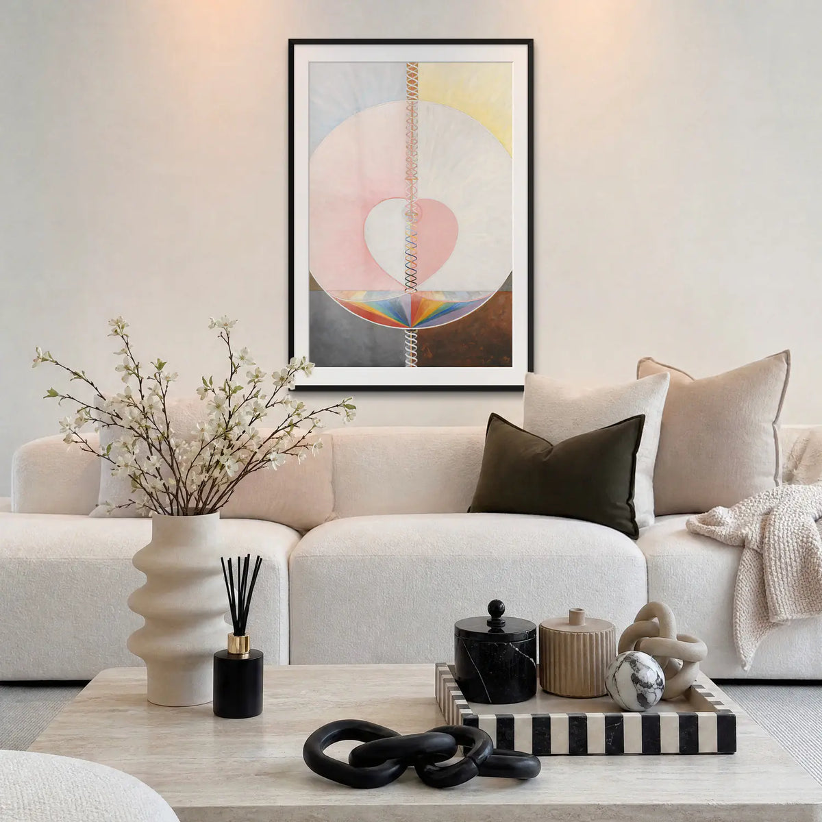 La Colomba, n. 1 - Hilma af Klint, opera di Hilma af Klint: stampa con passepartout e cornice nera 80x115cm appesa in soggiorno sopra il divano