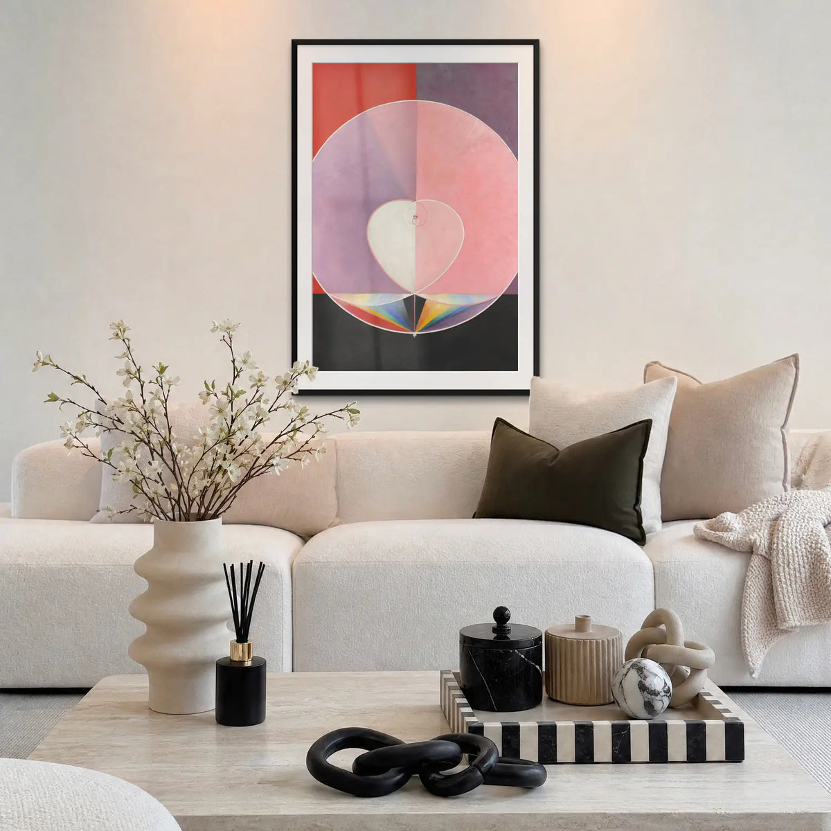 La Colomba, n. 2 - Hilma af Klint, opera di Hilma af Klint: stampa con passepartout e cornice nera 80x115cm appesa in soggiorno sopra il divano