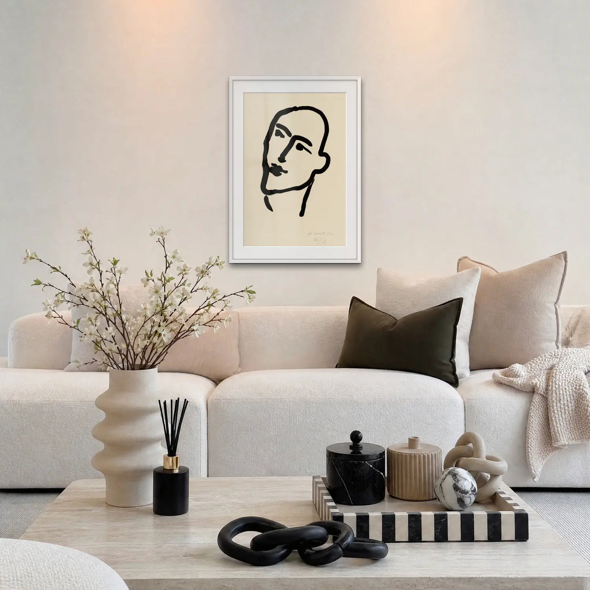 Nadia. Maschera - Henri Matisse, opera di Henri Matisse: stampa con passepartout e cornice bianca 60x85cm appesa in soggiorno sopra il divano